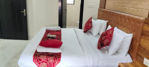 Mahipalpur Hotel | Hotel Paramont Inn Near New Delhi Airport