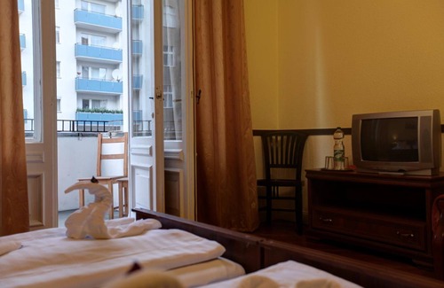 West Berlin Centre House | Hotel Pension Bernstein
