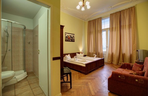 West Berlin Centre House | Hotel Pension Bernstein