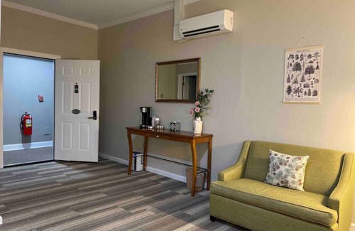 Laurel House | Hotel Pinehurst- Pine Belt Suite 207