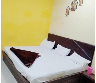 Ujjain House | HOTEL Priyanshi !Palace Near Shri Mahakaleshwar Jyotirlinga Temple - Fully Air Conditioned Rooms With Wi-fi - Free Parking Available