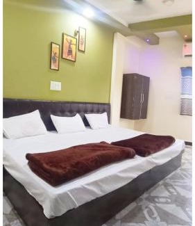 Ujjain House | HOTEL Priyanshi !Palace Near Shri Mahakaleshwar Jyotirlinga Temple - Fully Air Conditioned Rooms With Wi-fi - Free Parking Available
