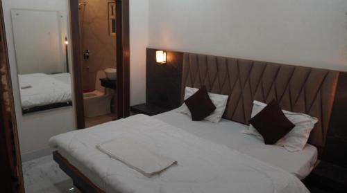 Mathura Hotel | Hotel Radhika's Inn