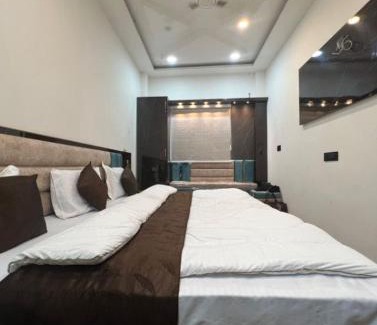 Mathura Hotel | Hotel Radhika's Inn