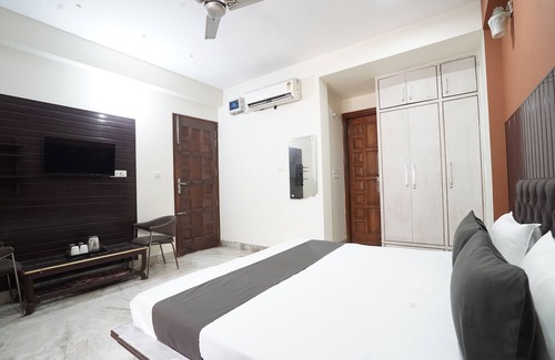 Gurugram House | Hotel Raj Mahal