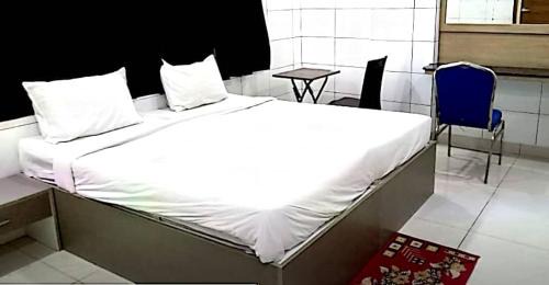 Gachibowli Apartment | HOTEL ROYAL SUITES AND ROOMS Near AIG Hospital Gachibowli