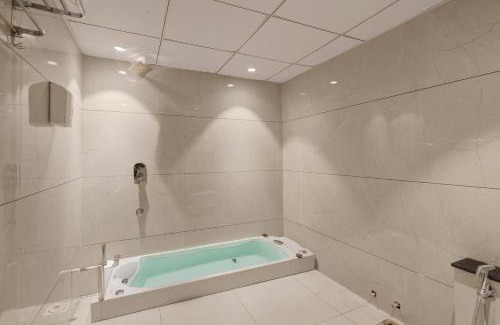 Ahmedabad City Centre Hotel | Hotel Royal Time