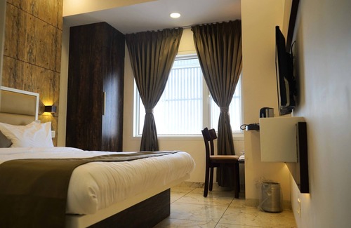 Surat Hotel | Hotel Royal Treat