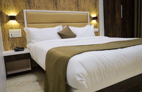 Surat Hotel | Hotel Royal Treat