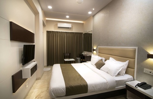 Surat Hotel | Hotel Royal Treat