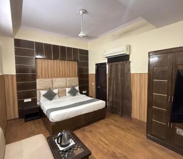 Karol Bagh Hotel | HOTEL S HOSPITALITY - Karol Bagh Metro & Ganga Ram Hospital