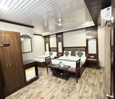 Karol Bagh Hotel | HOTEL S HOSPITALITY - Karol Bagh Metro & Ganga Ram Hospital