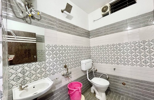 Ujjain Hotel | Hotel Shalimar-near Rail Station &Temple