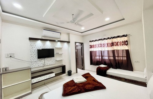 Ujjain Hotel | Hotel Shalimar-near Rail Station &Temple
