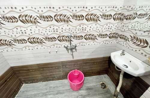 Ujjain Hotel | Hotel Shalimar-near Rail Station &Temple