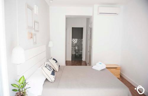 Alicante City Centre Hotel | Hotel Smile & Co Hostal Boutique