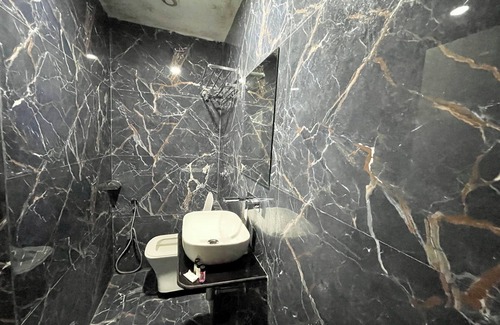 Varanasi Hotel | Hotel SRK - near Temple