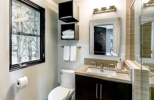 Ocean Beach Apartment | Hotel-Style Independent Suite in Ocean Beach