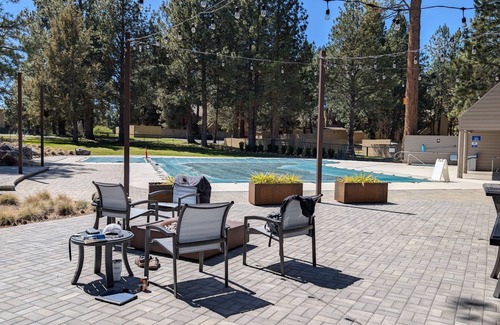 Century West House | Hotel-Style, King Bed, Ground Floor Condo-324B