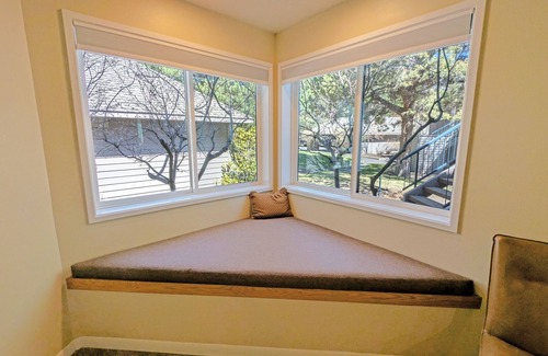 Century West House | Hotel-Style, King Bed, Ground Floor Condo-328B
