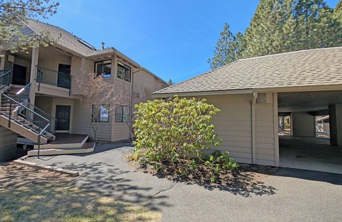 Century West House | Hotel-Style, King Bed, Ground Floor Condo-328B