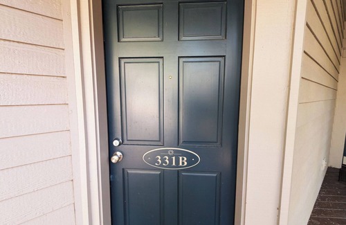Century West House | Hotel-Style, King Bed, Ground Floor Condo-331B