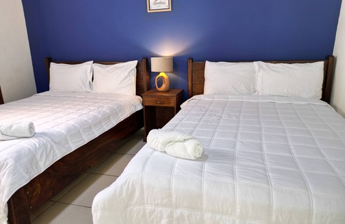 San Salvador House | Hotel Sueños