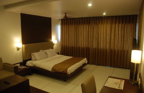 Sayajiganj Hotel | Hotel Surya