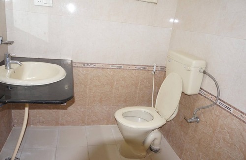 Majestic Hotel | Hotel Surya Residency Majestic