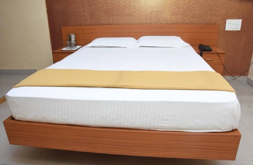 Majestic Hotel | Hotel Surya Residency Majestic