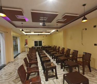 Ayodhya Hotel | Hotel The R L Palace - "A Luxurious Hotel" 900 Meters From Ram Mandir Ayodhya