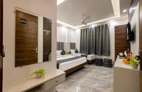 Paharganj Hotel | Hotel U N Star - 5 Minutes Walking Distance from New Delhi Railway Station and Metro Station