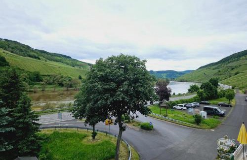 Burg Hotel | Hotel Weinhaus Moselblick