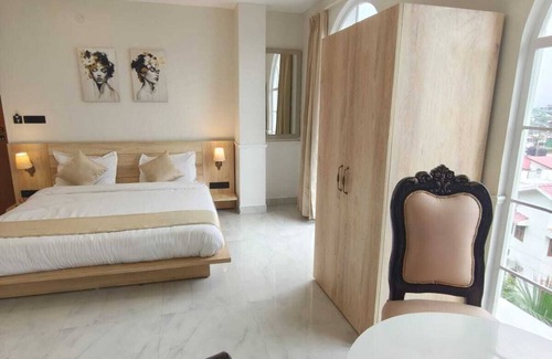 Dehradun Hotel | Hotel YJ Manor