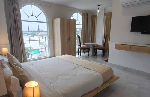 Dehradun Hotel | Hotel YJ Manor