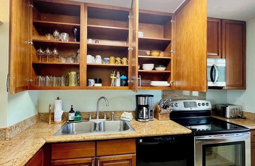 Kihei Condo | Hotel-zoned Maui True Paradise - Menehune Shores 227