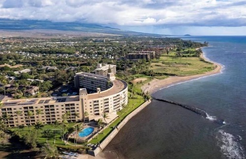 Kihei Condo | Hotel-zoned Oceanview Oceanfront Penthouse! - Menehune Shores 619