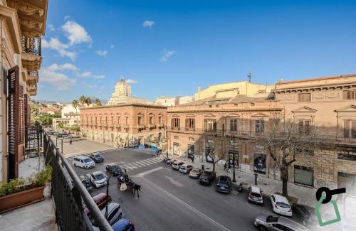 Castellammare Apartment | HOTIDAY Room Collection - Palermo Palco Noir