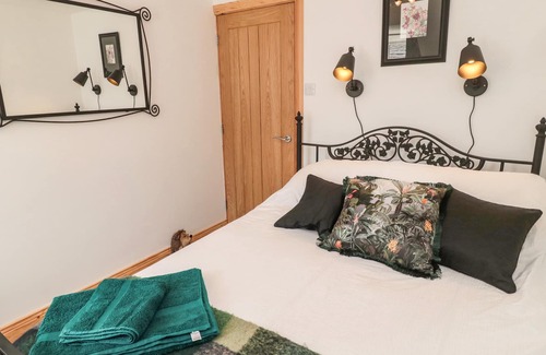 Hexham Cottage | HOTT COTTAGE, family friendly, with a garden in Bellingham