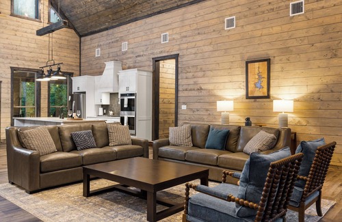Broken Bow Cabin | HotTub/GameRm/Deck Kitchen/Playset/Dog OK