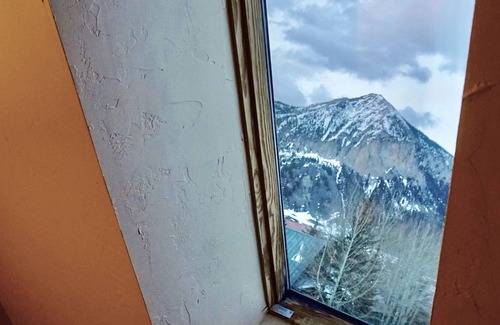 Crested Butte Cottage | Hotub!Fireplace!Sauna!Best Location In Town!Steps to FREE Shuttle!Comfy!