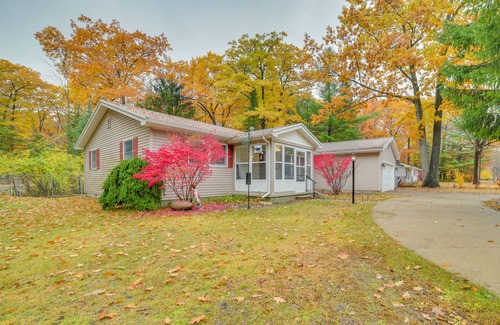 Houghton Lake House | Houghton Lake Vacation Rental - Walk to the Water!