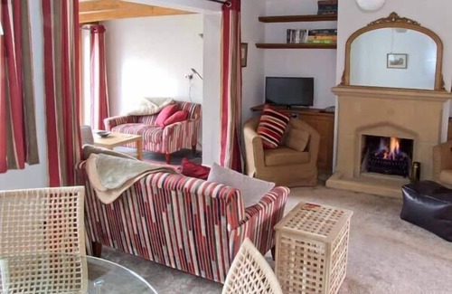 Stow-on-the-Wold Cottage | HOUR COTTAGE, family friendly, with open fire in Stow-On-The-Wold