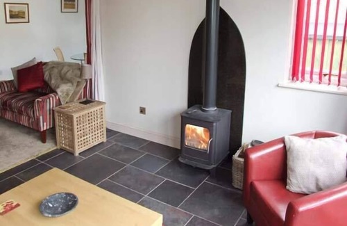 Stow-on-the-Wold Cottage | HOUR COTTAGE, family friendly, with open fire in Stow-On-The-Wold