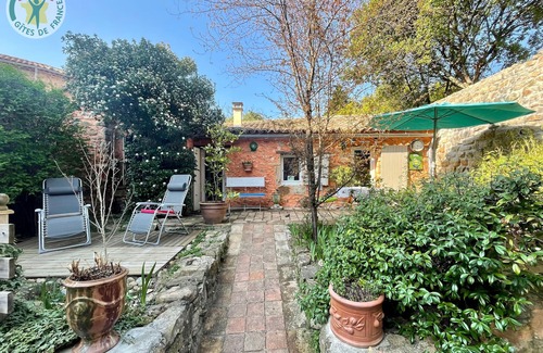 Saint-Florent-sur-Auzonnet Cottage | House with character