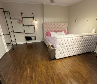 Montrose House | House 2br 2 br Montrose Galleria medical center
