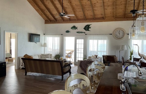 Gregory Town House | House ∙ 5 bedrooms ∙ 10 guests