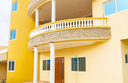 Littoral Department House | House 5 Mins From the Beach, 15 Mins From the Airport