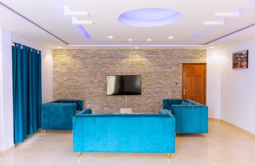 Littoral Department House | House 5 Mins From the Beach, 15 Mins From the Airport