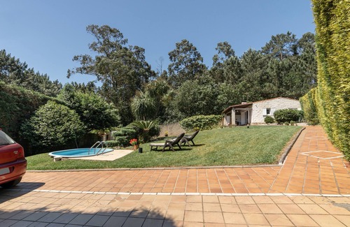 Boiro Cottage | House 7 minutes walk from the beach with garden and pool